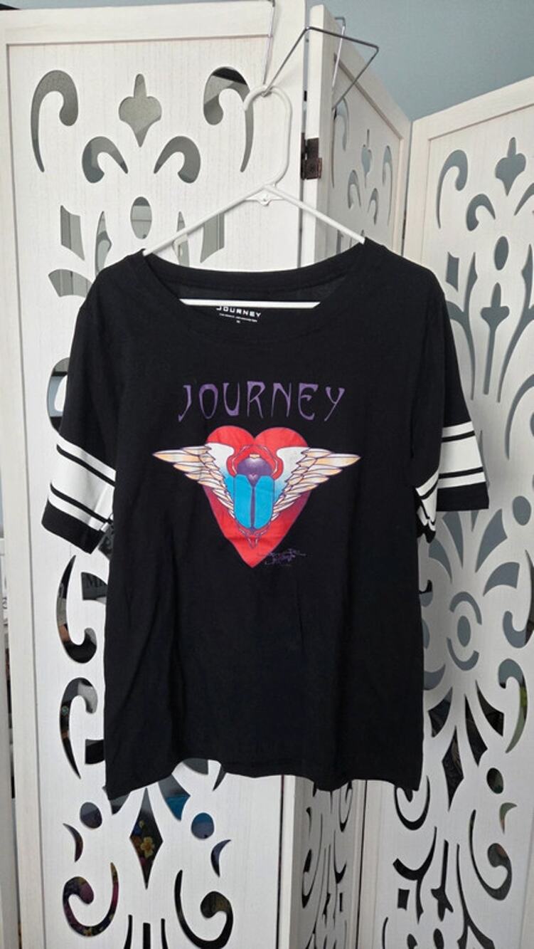 Journey Band Graphic Tee 1X Black Heart Wings Logo Shirt Women Cotton Top nwot